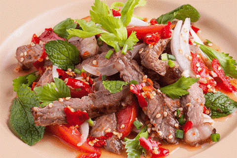 Yam Nua: Salad Daging Sapi Pedas Khas Thailand